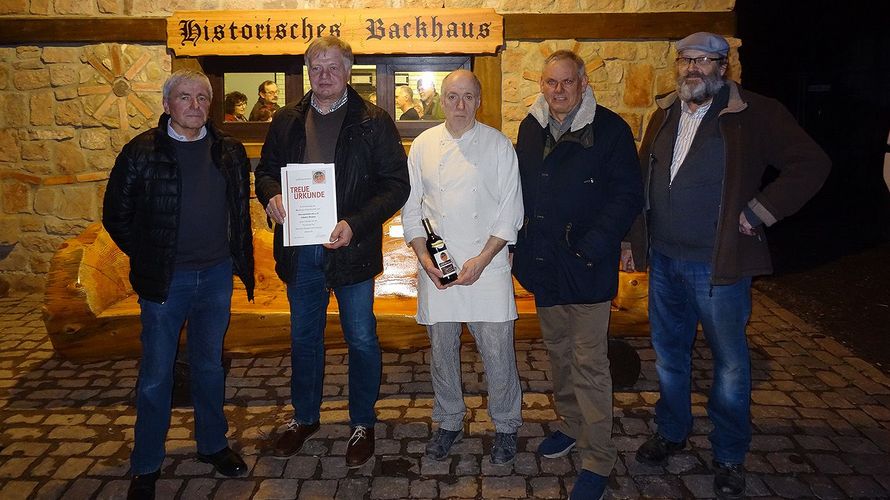 Ehrung im Historischen Backhaus (v.l) Kurt Krummenauer, Günter Denzer, Kurt Grub, Thomas Danneck, Werner Schenkel. Foto: Bernhard Mohr