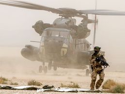 Eine Übung von Kampfrettern der Luftwaffe in Masar-e Sharif: Der Einsatz der Bundeswehr in Afghanistan wird um ein Jahr verlängert - trotz unklarer Perspektiven. Foto: Bundeswehr/Lars Koch