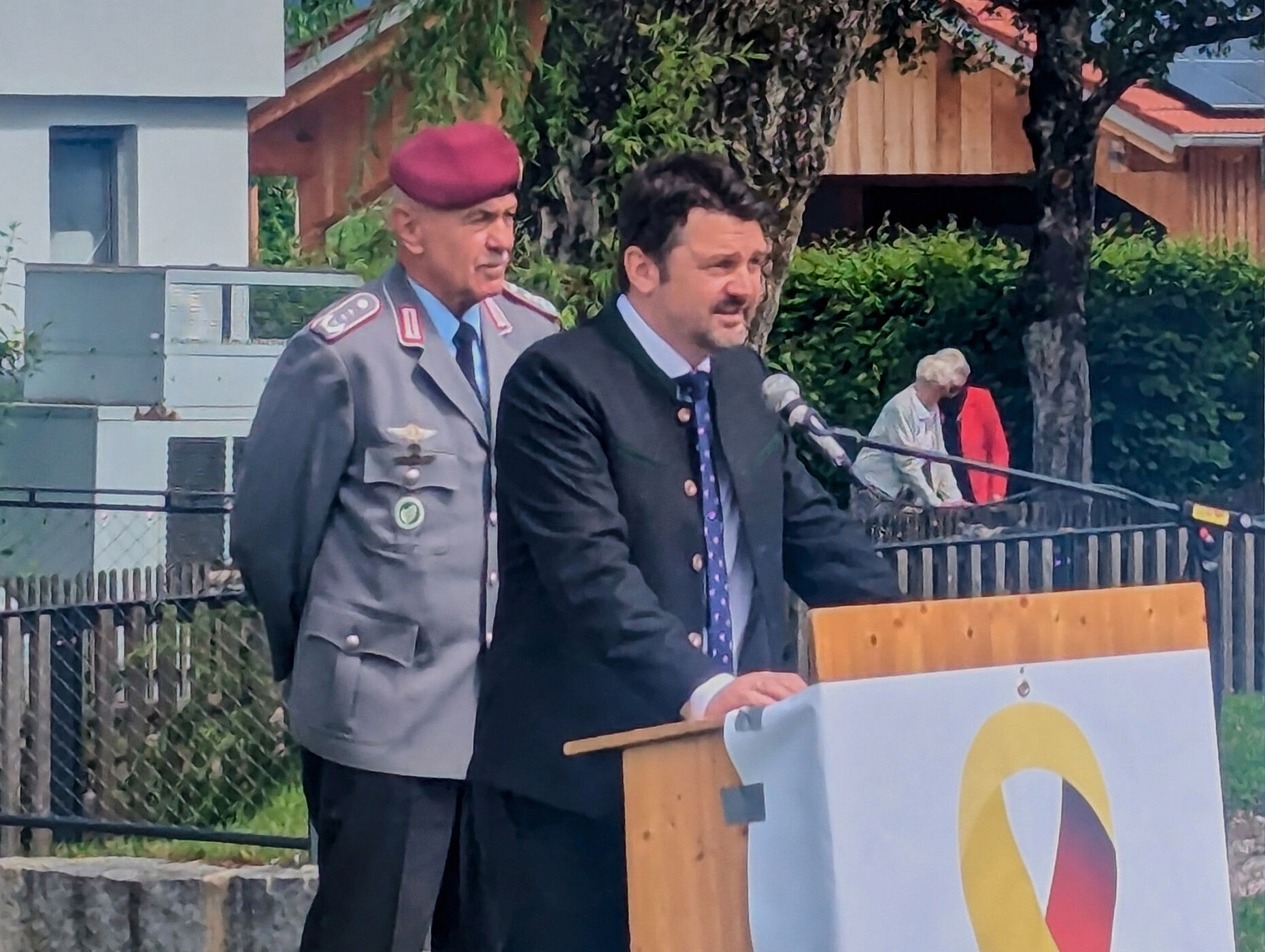 Landrat Johann Bertl würdigte die große Beteiligung als großartigen Ausdruck der Wertschätzung der Veteranen der Bundeswehr. Foto: Reich