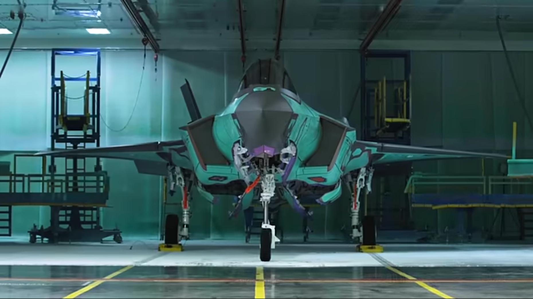 Die Zukunft wirft ihre Schatten voraus: Die erste F-35 für die deutsche Luftwaffe hat Mitte August die Endmontage verlassen. Der offizielle Roll-out der ersten deutschen F-35 soll im September dieses Jahres stattfinden. Foto: Screenshot/Video Lockheed Martin