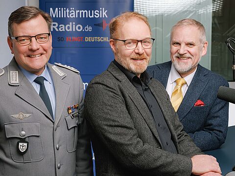 Das „Militärmusikradio" ist an den Start gegangen: Oberst Scheibling, Gen. a.D. Dirk Backen und Christian Orschmann. Foto: Zentrum Militärmusik der Bundeswehr Presse- und Informationsarbeit