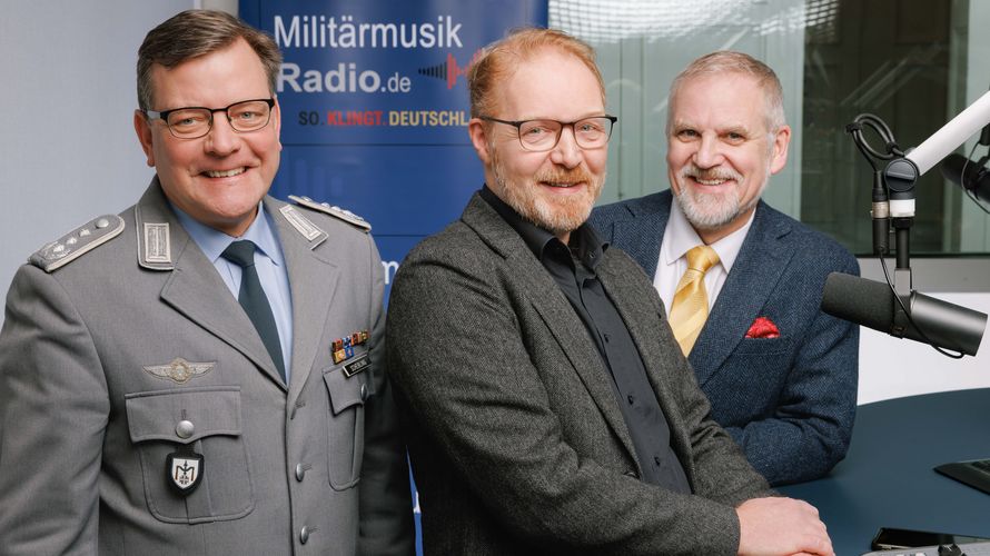Das „Militärmusikradio" ist an den Start gegangen: Oberst Scheibling, Gen. a.D. Dirk Backen und Christian Orschmann. Foto: Zentrum Militärmusik der Bundeswehr Presse- und Informationsarbeit