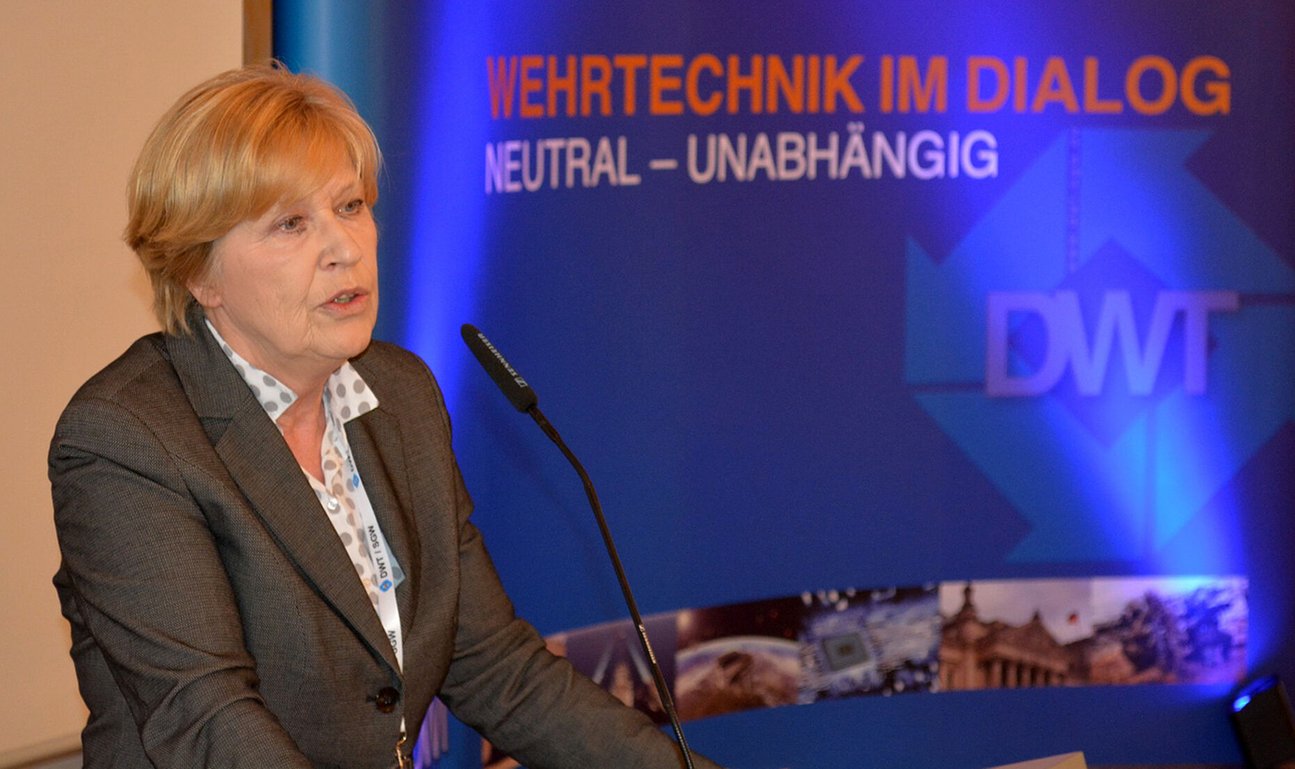 Frau Ulrike Merten während ihres Vortrages (Foto: Stephan Brüss)