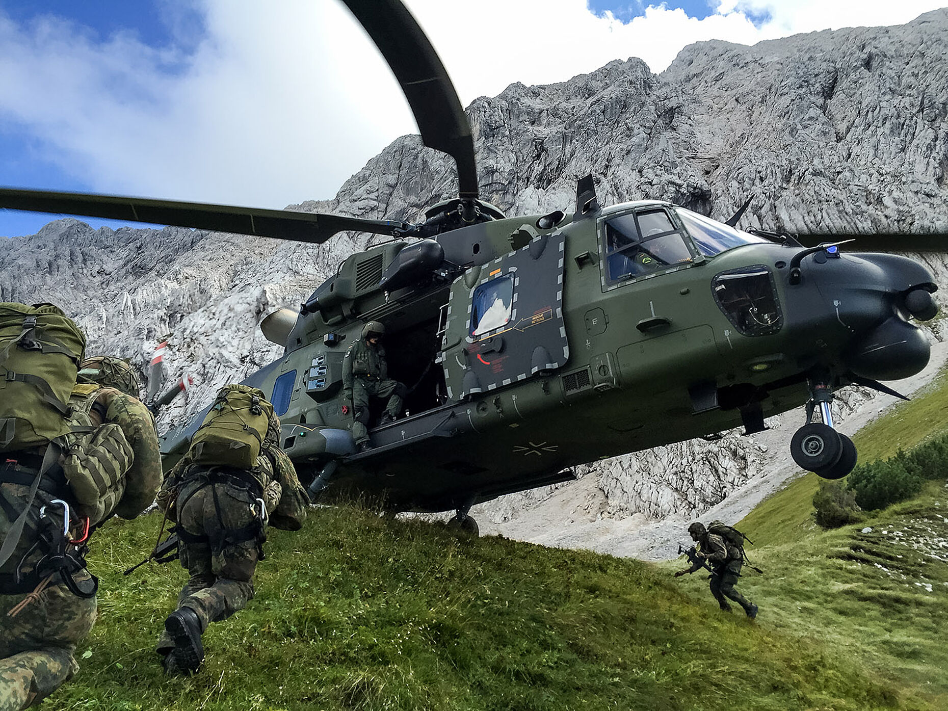 Luftbeweglichkeit hat in den vergangenen Jahren immer mehr an Bedeutung gewonnen. Das haben allein die weitläufigen Einsatzgebiete in Afghanistan und Mali gezeigt. Foto: Bundeswehr/Stefan Wagner