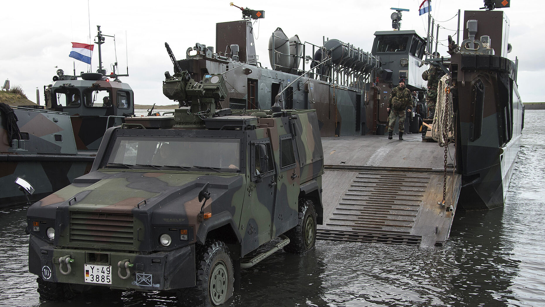Ein weiteres Foto von der gemeinsamen Evakuierungsübung im November 2016. Foto: Bundeswehr/Christian Thiel