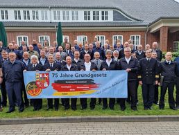 Appen: Im Rahmen der Veranstaltung legten die Teilnehmer ein klares Bekenntnis zum Grundgesetz ab. Foto: DBwV
