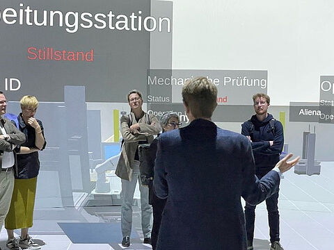 Durch den Besuch der Magdeburger Elbfabrik gewannen die Mitarbeiterinnen und Mitarbeiter des BFD wertvolle Eindrücke für ihre Arbeit. Foto: Klaus Roth, BFD Magdeburg