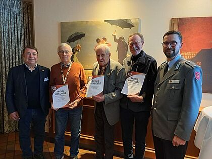 Die Vorstandsmitglieder Reinhard Vogt (von links), Rüdiger Arps, Lothar Kröhl, Ernst Otto Frahm und der Bezirksvorsitzende Lars Schunack. Foto: DBwV