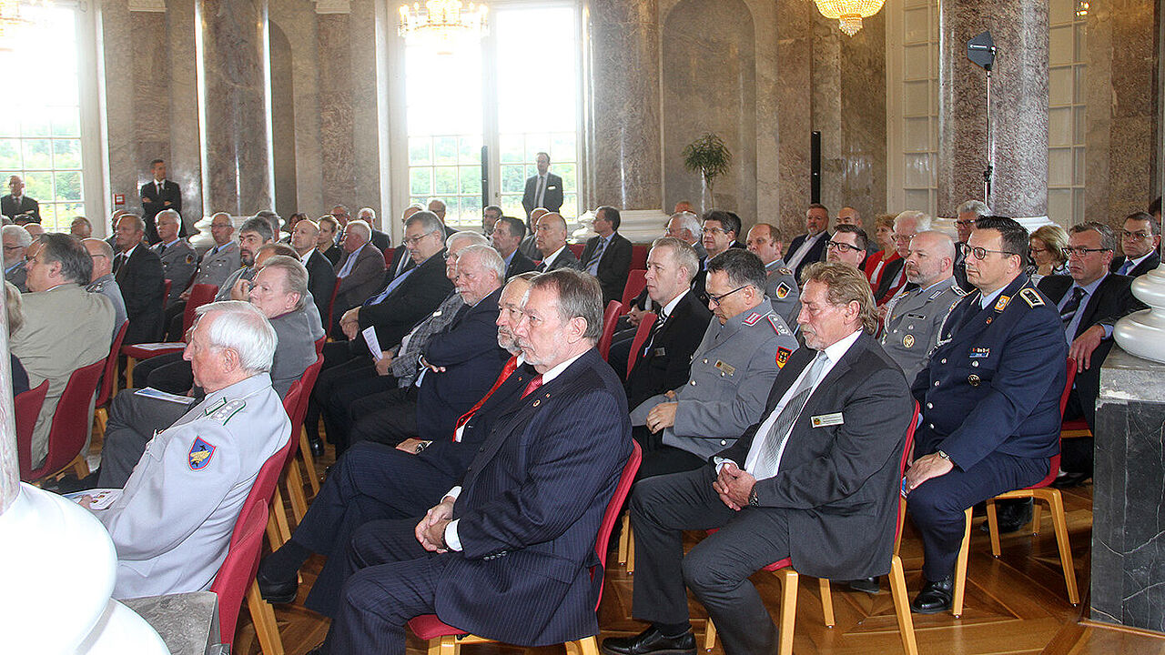 Zahlreiche Gäste aus Politik, Gesellschaft und Militär kamen zum Jahresempfang des Landesverbands West in Wiesbaden. Foto: hws