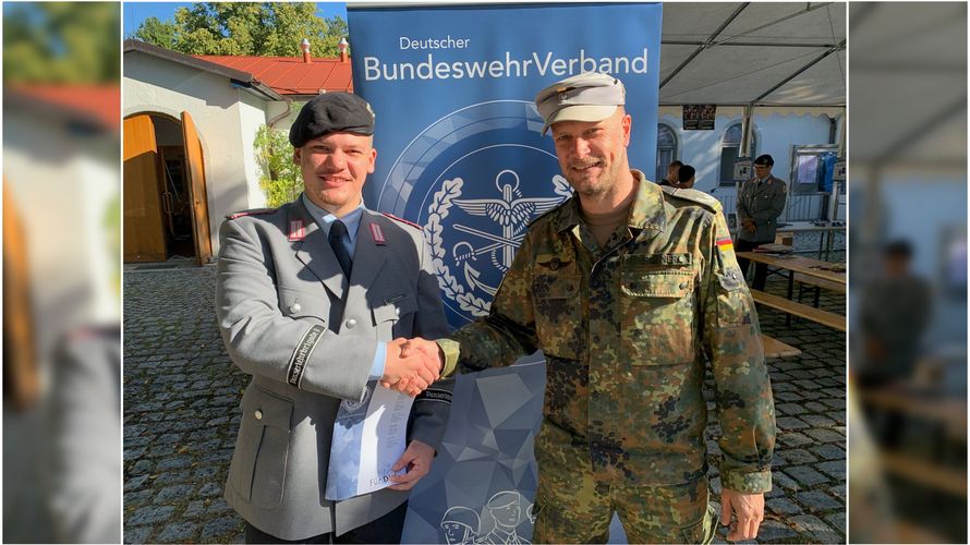 Major Daniel Brunner (r.) freut sich, Fahnenjunker Leonid Thierjung als neues DBwV-Mitglied begrüßen zu können. Foto: Günther Schmitt