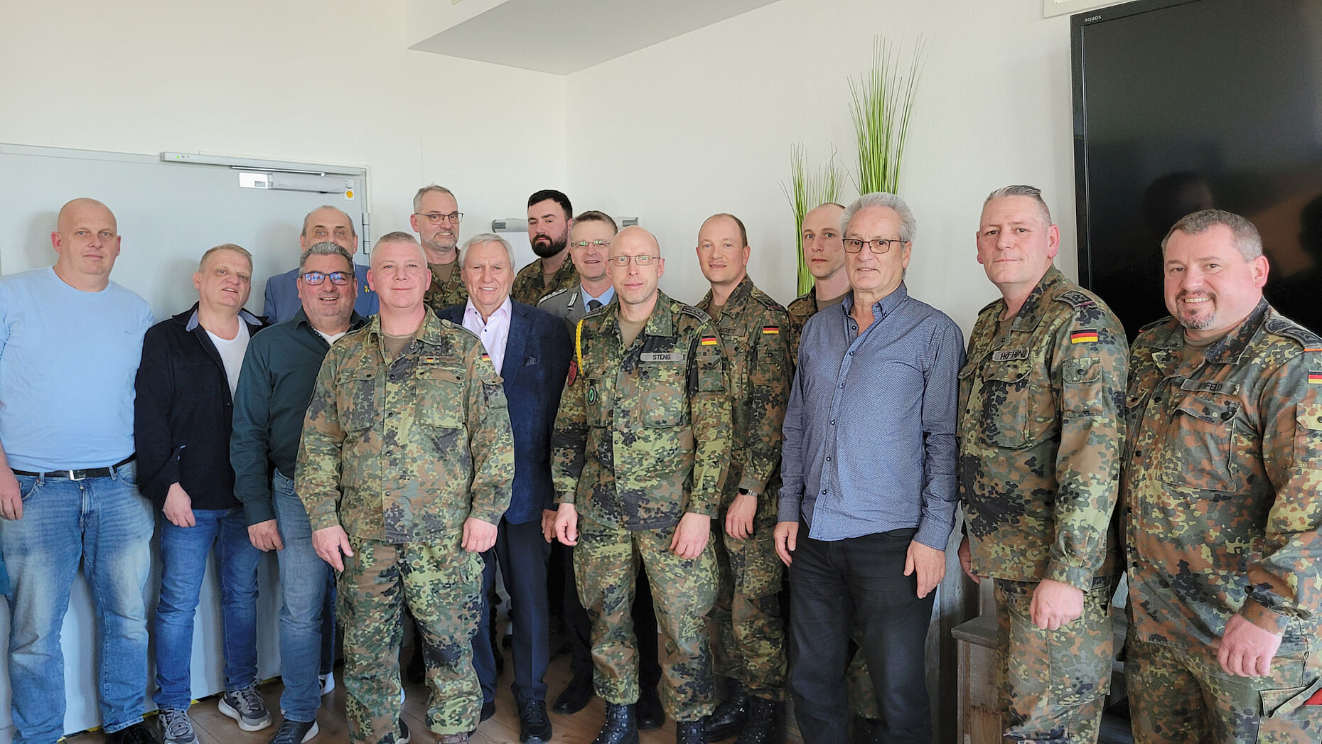 Bundesvorsitzender André Wüstner mit Mandatsträgern der Kameradschaften nach der StoKa-Vorstandssitzung. Foto: Reinhold Wolpert