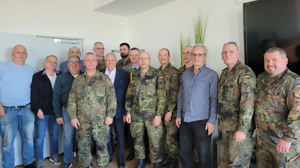 Bundesvorsitzender André Wüstner mit Mandatsträgern der Kameradschaften nach der StoKa-Vorstandssitzung. Foto: Reinhold Wolpert