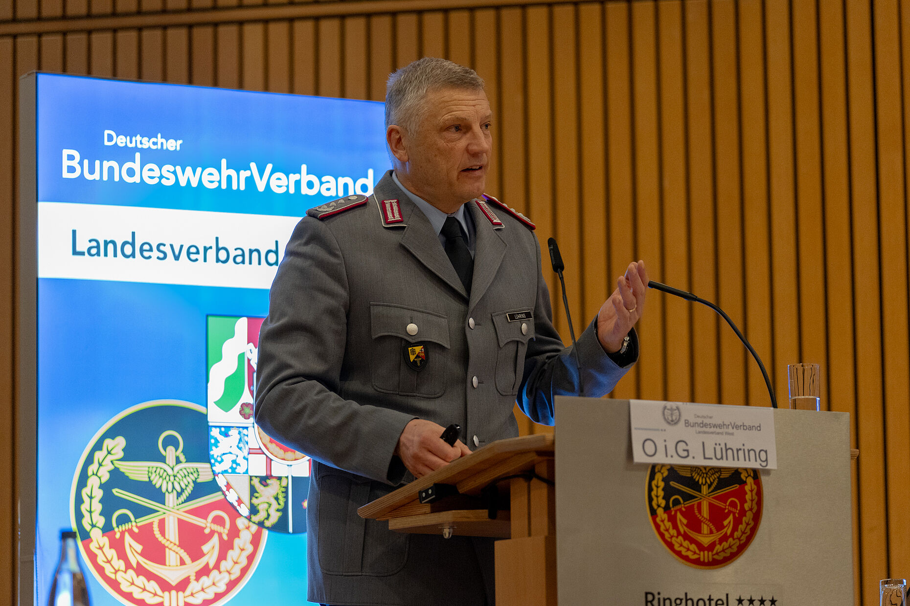 Zahlen, Daten, Fakten zu den rund 7500 bundesweiten Baumaßnahmen lieferte Oberst i.G. Thomas Lühring. Foto: DBwV/Sarina Flachsmeier