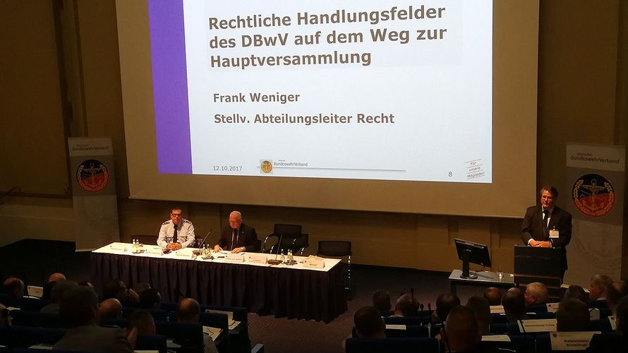 Rund 100 Mitglieder des DBwV nutzten die Tagung um Informationen aus erster Hand zu erhalten (Foto: DBwV/kuh)