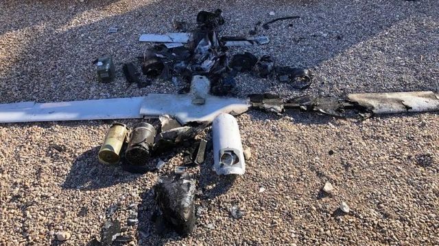 Dieses von den irakischen Behörden veröffentlichte Foto soll eine der abgschossenen Drohnen zeigen. Foto: Twitter/SecMedCell