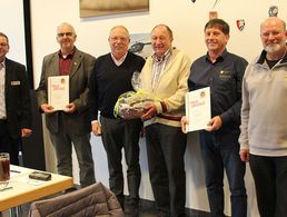 Bezirksvorsitzender Harald Lott (v. l.), Karl-Heinz Faure, Werner Schnell, Josef Wagner, Wolfgang Gaupp und Vorsitzender Werner Pietsch. Foto: Bauknecht