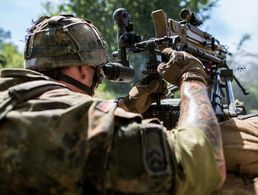 Symbolbild: Bisher gilt die Verpflichtung zum Abdecken sichtbarer Tätowierungen für Bundeswehr-Angehörige nicht während des Dienstes innerhalb militärischer Bereiche. Ein neuer Gesetzesentwurf des Bundeskabinetts könnte diese Regelung zukünftig verschärfen. Foto:  Bundeswehr/Jana Neumann