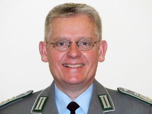 Oberst Dr. Hans-Hubertus Mack ist seit 2013 Kommandeur des Zentrums für Militärgeschichte und Sozialwissenschaften der Bundeswehr. Zudem ist er seit 2010 Mitherausgeber der Militärgeschichtlichen Zeitschrift