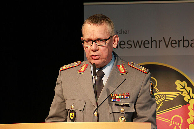 Generalmajor Bernd Schütt lobte den Deutschen BundeswehrVerband Foto: DBwV/Kaminsky