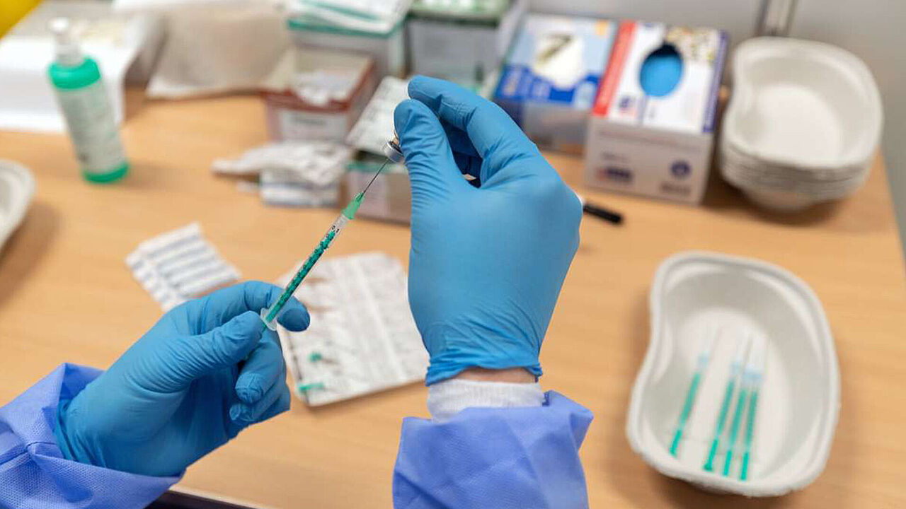 Die Impfungen mit dem COVID-19-Impfstoff von AstraZeneca wurden auf Empfehlung des Paul-Ehrlich-Instituts am 15. März 2021 vorsorglich ausgesetzt. Foto: Bundeswehr/Tom Twardy