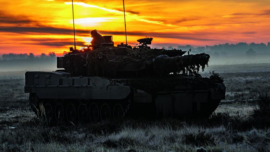 Das Panzerbataillon 393 übt mit dem Kampfpanzer Leopard 2 A7V im Gefechtsübungszentrum Heer in Gardelegen für den Einsatz. Foto: Bundeswehr/Bill Drechsler