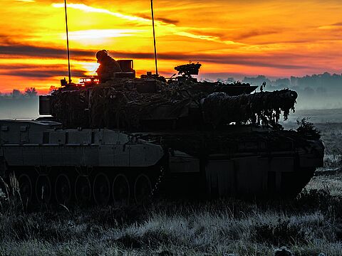 Das Panzerbataillon 393 übt mit dem Kampfpanzer Leopard 2 A7V im Gefechtsübungszentrum Heer in Gardelegen für den Einsatz. Foto: Bundeswehr/Bill Drechsler