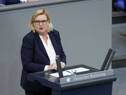 Die Mängel im Bericht der Wehrbeauftragten Eva Högl (SPD) sind hinlänglich bekannt. Nun hat der Bundestag erstmals übern den Jahresbericht 2023 beraten. Foto: picture alliance /Geisler-Fotopress/Bernd Elmenthaler/Geisler-Fotopr