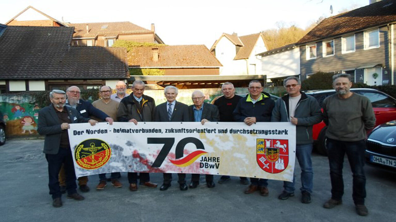 Der Vorstand der KERH Osterode mit geehrten und verabschiedeten Mitgliedern (v.l.): Fritz Brod, Matthias Bengsch, Wolfgang Brandt, Andreas Böcker, Dieter Grabolle, Peter Schwinger, Reinfried Pfeiffer, Dirk Fornahl, Lothar Hildenbrand, Ralf Böbs und Oliver Spengler. Foto: LV Nord