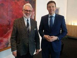 „Die Saarländer stehen zu ihren Soldaten an den Standorten Saarlouis, Lebach und Merzig“ so Ministerpräsident Tobias Hans (CDU) im Gespräch mit dem Landesvorsitzenden West, Oberstleutnant a.D. Thomas Sohst. Foto: DBwV/LV West