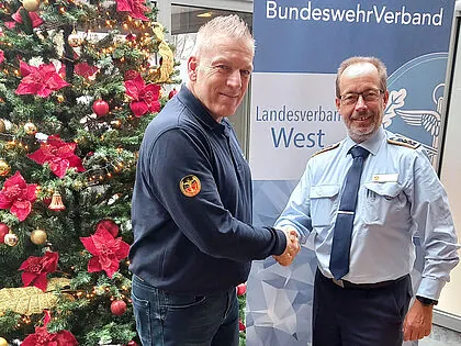 Freuen sich auf die Zusammenarbeit: Der Vorsitzende des Landesverbandes West, Stabsfeldwebel Volker Keil (r.), und Oberstabsfeldwebel a.D Martin Benesch-Diefenbach, neuer Stellvertretender Landesgeschäftsführer und Leiter Mitgliedergewinnung. Foto: Gerald Arleth