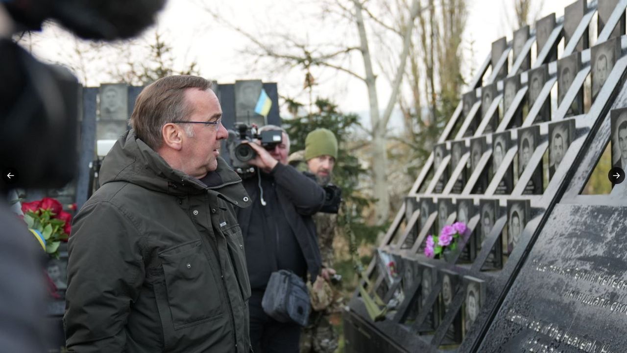 Minister Pistorius ist in die Ukraine gereist, um sich persönlich ein Bild von der aktuellen Lage und der Wirksamkeit der  Unterstützung zu machen. Foto: Bmvg/X