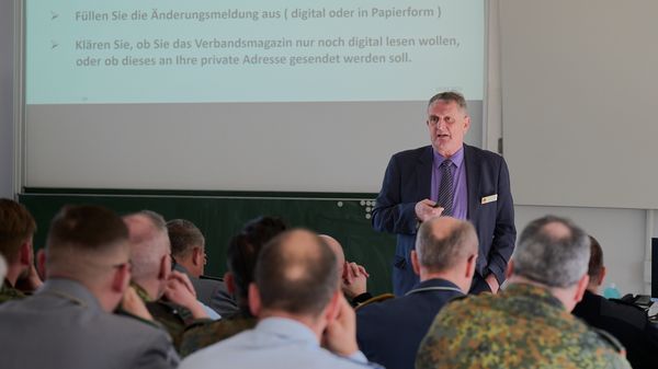 Oberstabsfeldwebel a.D. Bernhard Hauber benannte gute Gründe für einen Verbleib als Mitglied im DBwV auch nach der Zurruhesetzung. Foto: DBwV/Ingo Kaminsky