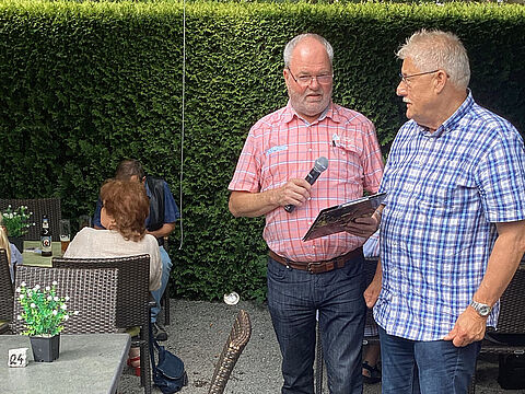 Peter Paff (l.) und der Beisitzer Oberstabsfeldwebel a.D. Walter Schmidt. Foto: LV Nord