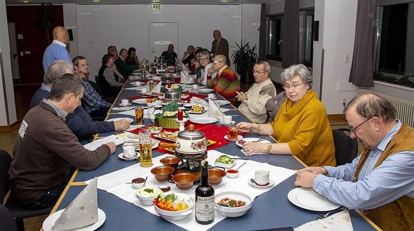 Ein gemütlicher Abend mit Fondue. Foto: DBwV / Hütten.