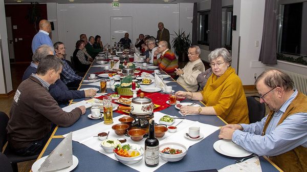 Ein gemütlicher Abend mit Fondue. Foto: DBwV / Hütten. 