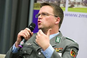 Oberstleutnant André Wüstner beim Zeitzeugenforum. Fotos: DBwV