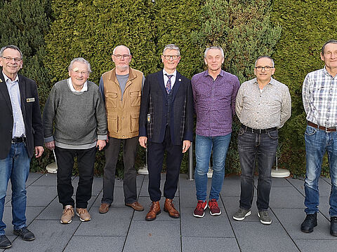 Der Vorstand der Kameradschaft ERH mit Vorsitzendem Oberstabsfeldwebel a.D. Erwin Vohrer (4.v.l.). Foto: sKERH Engstingen