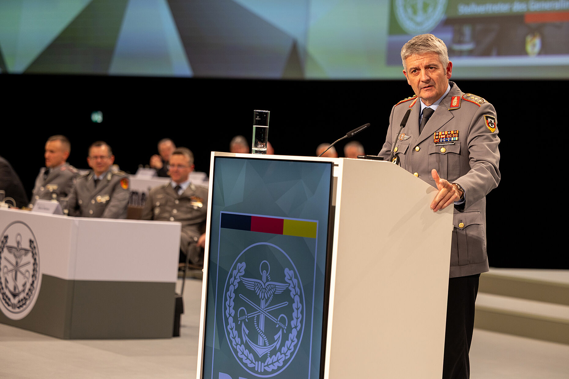 Generalleutnant Alexander Sollfrank ist seit Beginn seiner DienstzeitMitglied des DBwV. Foto: DBwV/Yann Bombeke