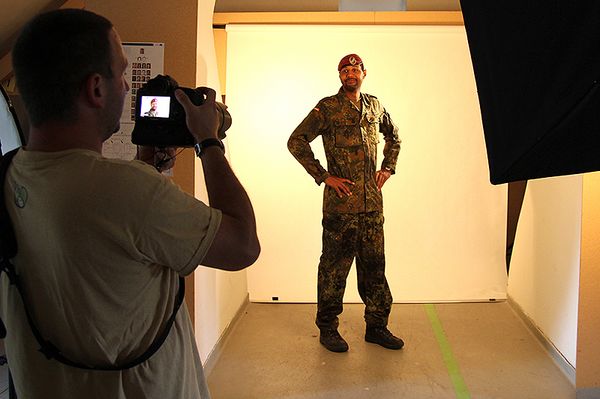 Naef Adebahr beim Fotoshooting für die DBwV-Kampagne in Warendorf