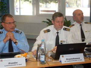 Oberstleutnant Andreas Brandes, Kapitänleutnant Peter Braunshausen und der Bezirksvorsitzende Schleswig-Holstein Nord, Fregattenkapitän Jens Tischer, waren bei der Tagung vor Ort Foto: LV Nord