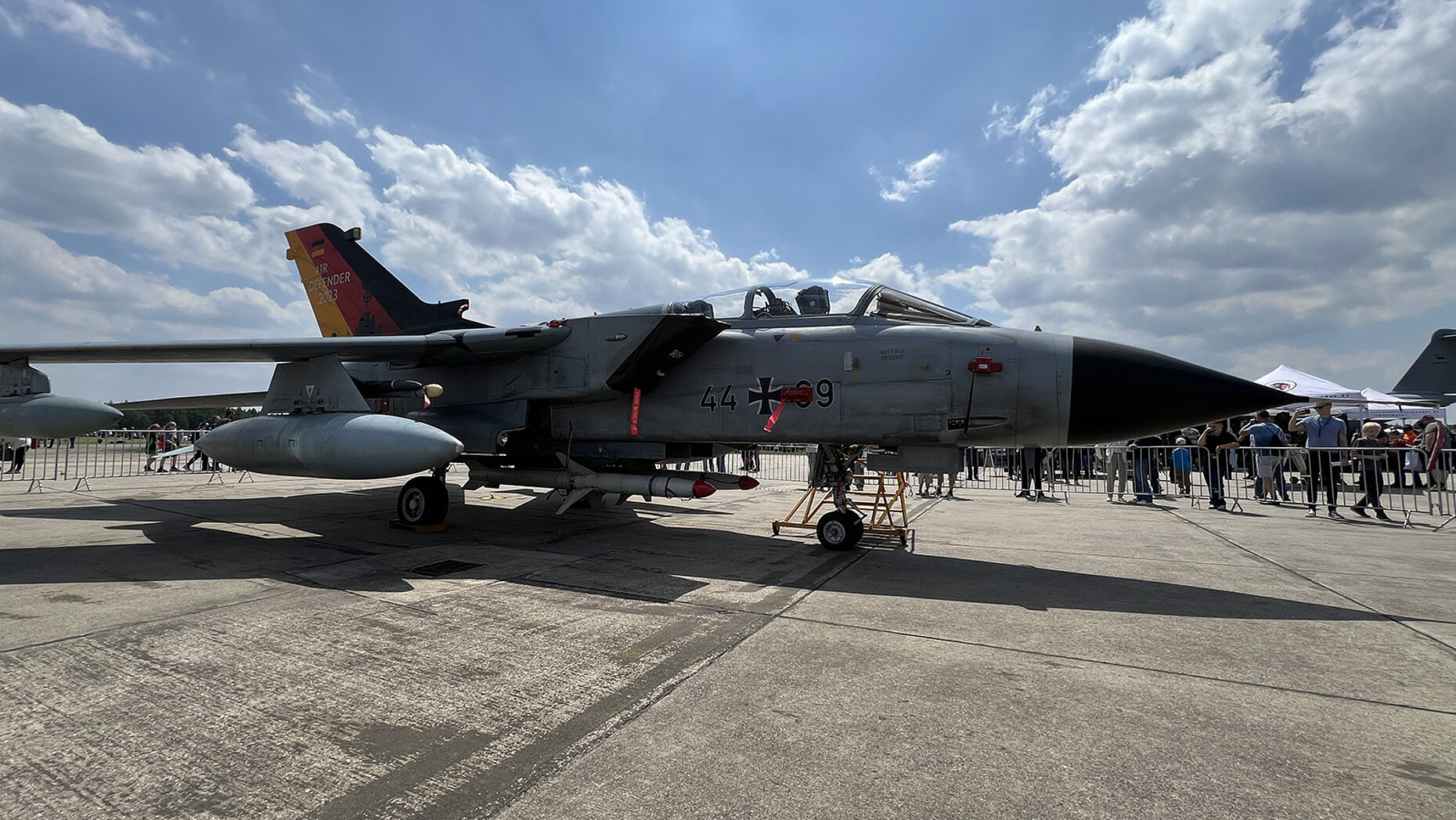 Faßberg ist Heimat der Heeresflieger, aber auch die Luftwaffe zeigte unter anderem mit einem Kampfjet Tornado Präsenz. Foto: DBwV/Sarina Flachsmeier