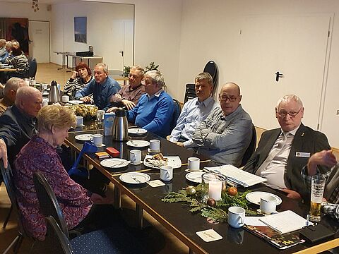 Die Mitglieder der KERH Strausberg nutzten die Anwesenheit des Vorsitzenden ERH im Landesverband Ost, Frank Udo Reiche (2. Vr) um sich mit ihm über die Arbeit des DBwV auf den unterschiedlichen Ebenen auszutauschen. Foto: Horst Matschey
