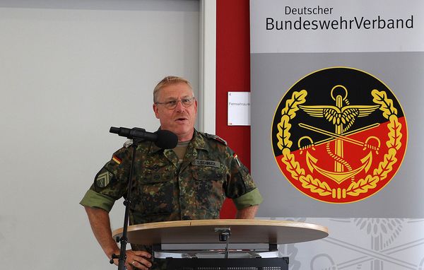 Lobende Worte für das DBwV-Engagement gab es gleich zu Beginn des StOKa-Sommerfestes in Fritzlar. Foto: Stabsunteroffizier Alexander Stawinski