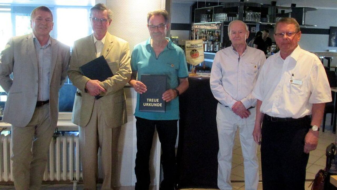Gerd Dombrowski (von links), Albert Marx, Peter Müller, Joachim Kost und Reinhard Patzlaff. Foto:DBwV