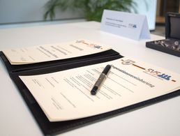 In Berlin wurde die Kooperationsvereinbarung zwischen der Soldaten und Veteranen Stiftung und der Deutschen Härtefallstiftung unterzeichnet. Foto: DBwV/Bombeke