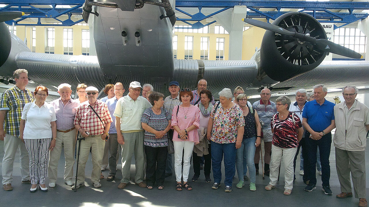 Mitglieder vor der Junkers Ju 52/3m Foto: DBwV/Intemann