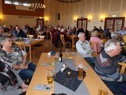 Der gut gefüllte Saal der Sonthofer Betreuungsgesellschaft. Foto: Wolfgang Kruse