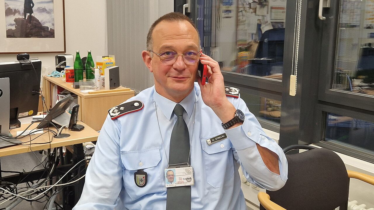 Oberstlt Dr. Strelau ist für seine Mitmenschen jederzeit erreichbar und nimmt sich ihrer Anliegen an.  Foto: DBwV/Hahn 