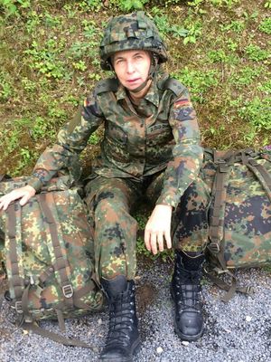Marie-Agnes Strack-Zimmermann in Uniform: In Hammelburg absolvierte die FDP-Politikerin eine Wehrübung des Heeres für zivile Führungskräfte. Foto: Twitter/@MAStrackZi