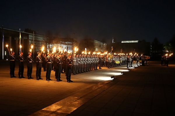 Der Große Zapfenstreich fand am zweiten Dienstsitz des BMVg im Berliner Bendlerblock statt. Foto: Bundeswehr/Sebastian Wilke